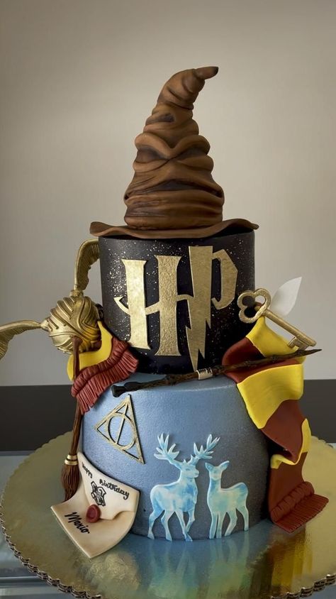 Hogwarts Cake, Harry Potter Cake Topper, Tort Harry Potter, Hogwarts Birthday, Harry Potter Theme Cake, Harry Potter Desserts, Gateau Harry Potter, Cake Topper Ideas, Harry Potter Cupcakes