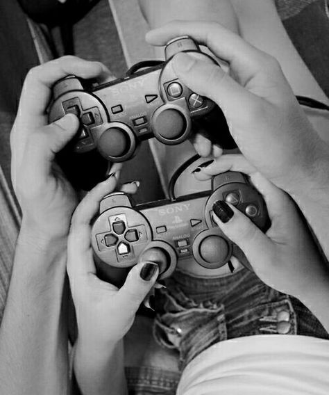 Gamer couple wallpaper Ragnor Fell, Couple Swag, Gamer Couple, Moving In Together, Boyfriend Goals, Cabin In The Woods, The Perfect Guy, Game Boy, 인물 사진