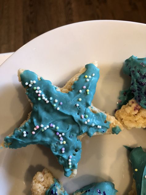 Rice Krispie treats covered in chocolate and sprinkled like starfish Treats Covered In Chocolate, Mermaid Baby, Mermaid Baby Showers, Baby Mermaid, Rice Krispie Treats, Rice Krispie, Krispie Treats, Rice Krispies, Starfish