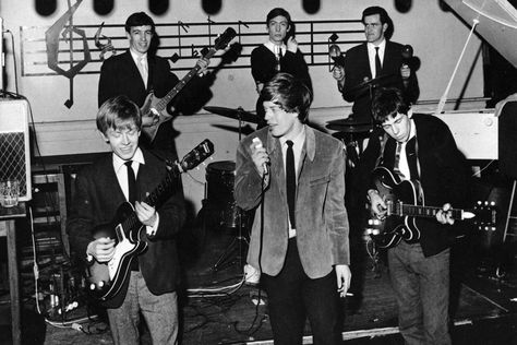 1963 - An early Rolling Stones line-up performance, including co-founder Ian Stewart (back right), who was dismissed from the band in May 1963 but stayed on as road manager and pianist. George Harrison Young, 1960 Music, Joan Jett The Runaways, Rollin Stones, Ron Woods, Bill Wyman, The Runaways, Brian Jones, Charlie Watts