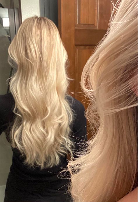 Honey Bright Blonde Hair, Light Sandy Blonde Hair, Bright Blonde Full Highlights, Bright Blonde Long Hair, Long Bright Blonde Hair, Blonde Hair Inspiration Long, Blonde Hair Warm Tones, Natural Platinum Blonde Hair, Long Golden Blonde Hair With Layers