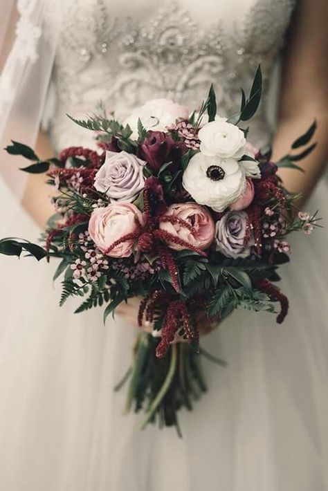 Gold Wedding Bouquets, Bridal Bouquet Ideas, Bouquet Pastel, Blush Bouquet Wedding, Burgundy And Blush Wedding, Wedding Flower Guide, Gorgeous Wedding Bouquet, Purple Wedding Bouquets, Winter Wedding Flowers