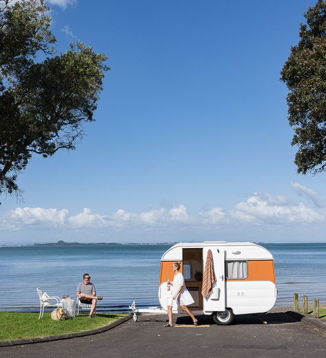 See how this couple transformed an abandoned caravan into the perfect holiday home - Your Home and Garden Mini Caravan Makeover, Retro Caravan Interiors, Small Caravan Interior, Trailer Airbnb, Caravan Inside, Old Caravan, Vintage Caravan Interiors, Caravan Vintage, Business Development Manager