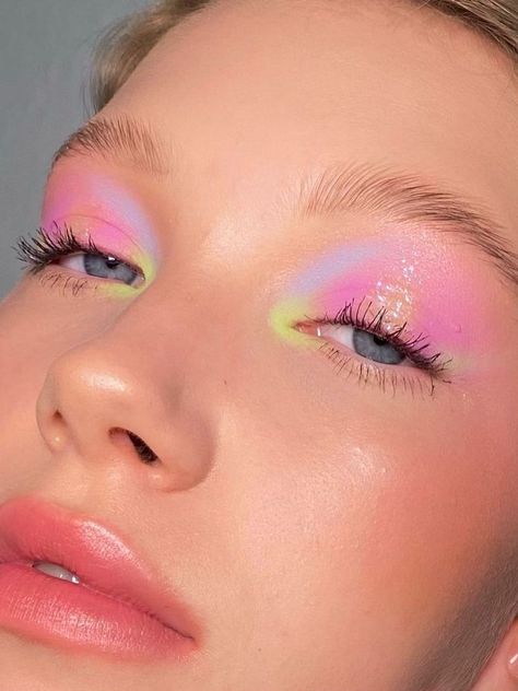 Easter Makeup Looks, Pastel Eyeshadow, Foundation Swatches, Pastel Makeup, Holiday Makeup Looks, Euphoria Makeup, Easter Makeup, Pride Makeup, Magical Makeup