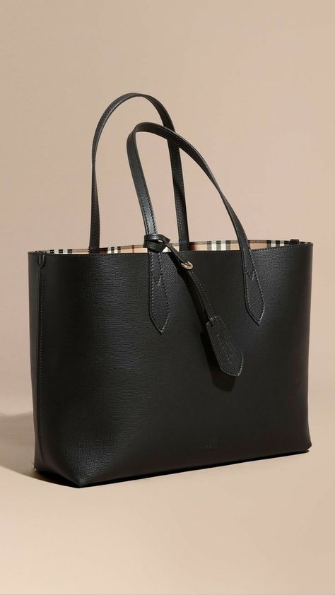 Sac En Cuir Diy, Classic Leather Bag, Burberry Tote Bag, Burberry Tote, Trendy Purses, Cheap Purses, Popular Handbags, Black Leather Tote Bag, Black Handbag