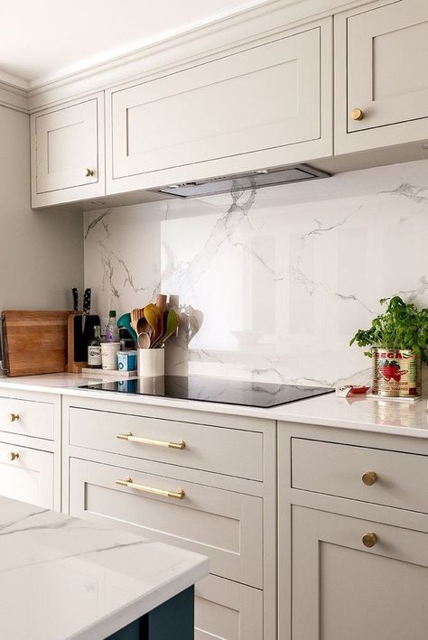 If you're tired of the dull look of your current countertop  you might even consider removing it entirely. But if you want to retain the beauty of your old countertop  there are a number of ways to restore it. Island Kitchens, Kitchens Ideas, Desain Pantry, Housing Ideas, تصميم داخلي فاخر, Kabinet Dapur, Decorating Kitchen, Organization Kitchen, Backsplash Kitchen