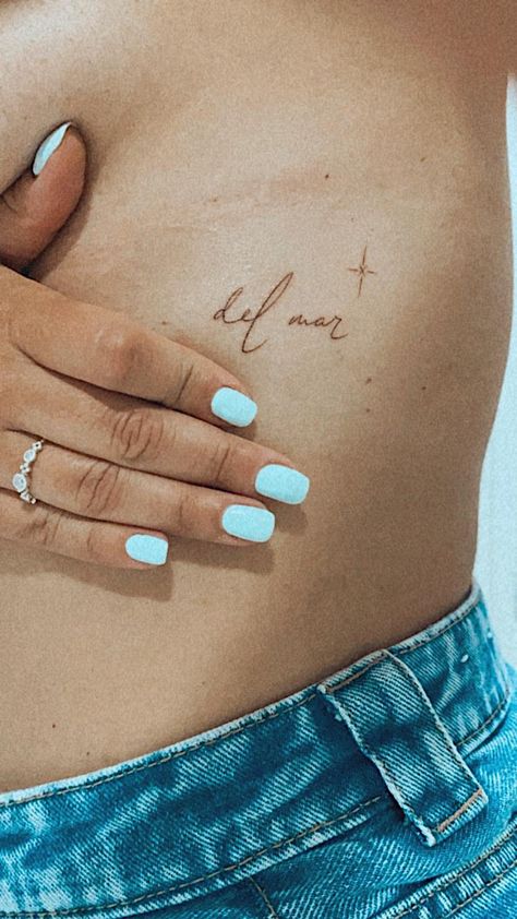 Dainty Spanish Tattoo, Minimal Spanish Tattoo, Tiny Tattoos Spanish, Minimalist Tattoo Spanish, Ocean Soul Tattoo, Spanish Fine Line Tattoo, Tattoos In Spanish For Women, Spanish Writing Tattoo, Small Tattoos Spanish