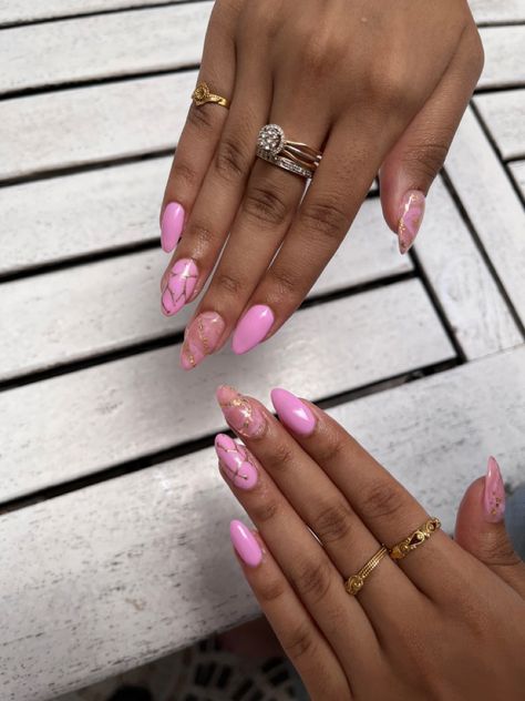 Barbie pink nails with Gemini constellation and marble effect with gold flakes Barbie Pink Nails, Gemini Constellation, Gold Flakes, Marble Effect, Pink Nails, Marble, Nails, Pink, Gold