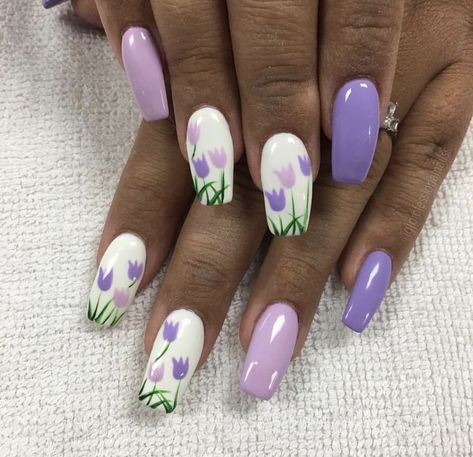 Bring the vibrant color of spring to your nails with purple nail polish! These nails will give your look a pop of color and a touch of femininity. Easter Nails Design Spring, Easter Nails Easy, Tulip Nails, Simple Spring Nails, Easter Nail Designs, Nails Yellow, Easter Nail Art, Spring Acrylic Nails, Spring Nail Trends