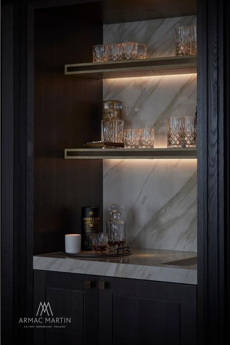 Luxury Wine Cabinet Design, Bar In Wall Niche, Luxury Bars For Home, Niche Bar Ideas, Beautiful Home Bars, Modern Bar Wall Design, Cocktail Bar Apartment, Black Bar Ideas For Home, Dry Bar Living Room