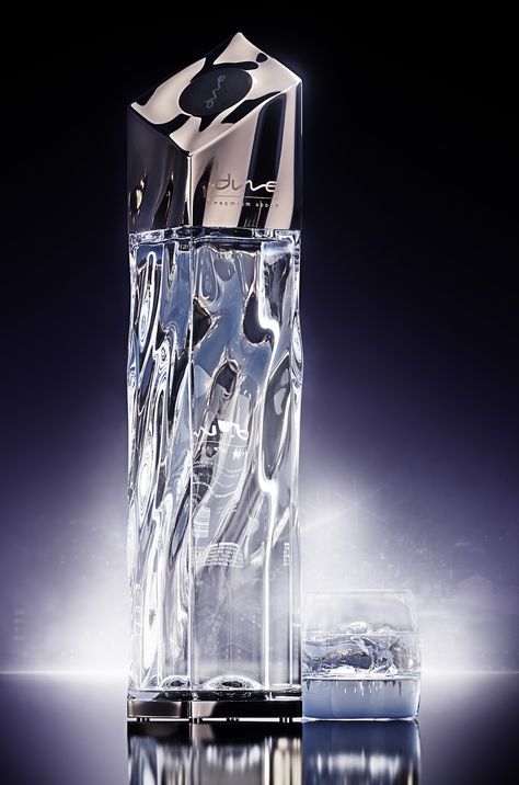 Dive Vodka, luxury packaging concept on Behance Luxury Bottle Packaging, Luxury Water Bottle, Perfume Model, Antique Liquor Bottles, Luxury Vodka, Perfume Ideas, Packaging Concept, Liquid Design, Cosmetic Package