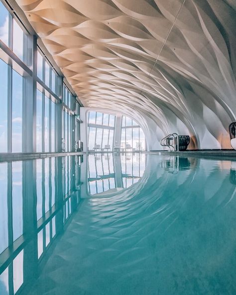 Pool at 1000 Museum condo (1000 Biscayne Blvd. Miami, FL 33132) Pool Reflection, Aquarium Architecture, Architecture 101, Zaha Hadid Architecture, Residential Tower, Beach Lounge, Resort Style Pool, Resort Pools, Zaha Hadid Architects