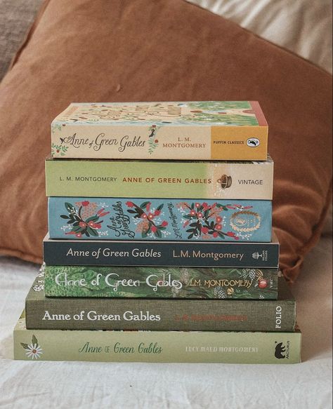 Cottagecore Books Aesthetic, Cottage Core Books, Books Cottagecore Aesthetic, Fairycore Books, Books Photography, Book Flatlay, Flower Fairies Books, Coffee Halloween, Book Vibes