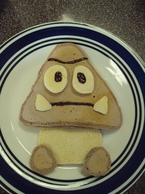 Goomba pancake from Super Mario Bros. Mario Themed Breakfast, Mario Breakfast Ideas, Super Mario Pancakes, Mario Pancakes, Mario Breakfast, Seasonal Pancakes, Pancake Board, Pancake Ideas, Epic Universe