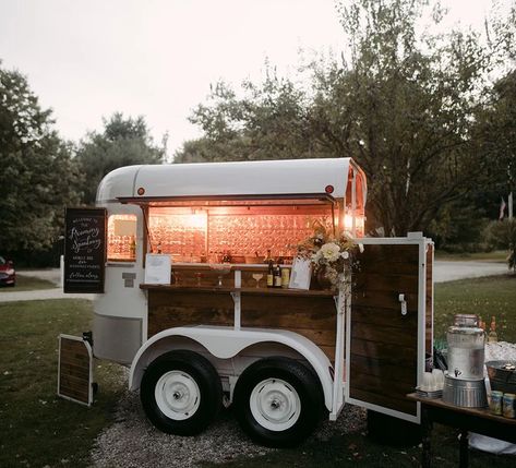 Rustic Backdrops, Float Bar, Horsebox Bar, Horse Float, Rustic Industrial Furniture, Peacock Chairs, Dog Trailer, Travel Bar, Mobile Food Trucks