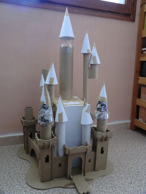 urne mariage fait maison                                                                                                                                                     Plus Paper Castle, Castle Crafts, Castle Project, Cardboard Castle, Toilet Paper Crafts, Fairy House Diy, Free To Use Images, A Castle, Paper Houses