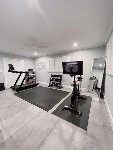 Fitness Room Ideas Home, Home Gym Ideas Small Workout Rooms, Fitness Room Ideas, Small Workout Room, Basement Workout Room, Ruang Gym, Peloton Room, Basement Home Gym, Home Gym Ideas Small