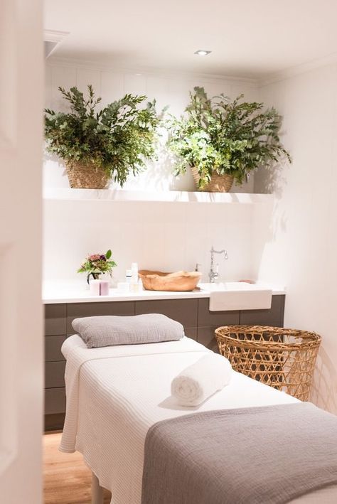 Spa Room Ideas, Massage Room Design, Massage Room Decor, Facial Room, Home Spa Room, Esthetician Room Decor, Esthetics Room, Spa Room Decor, Spa Interior Design