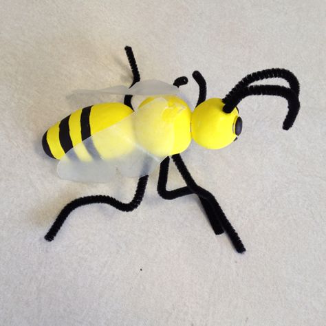 Bees our class made with model magic. Tons of fun! Made in @Cynthia Duncan's classroom. Bee Model School Project, Insect Model School Project, Diy Insects, Biodiversity Art, 3d Insects, Rainforest Diorama, Diy Bee, Bee Crafts For Kids, Light Bulb Crafts