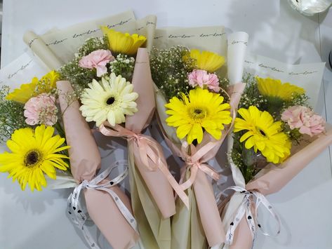 Beautiful bright gerberas and carnation hand bouquet, simple and modern. Modern Bouquet, Hand Bouquet, Bright Yellow, Table Decorations, Yellow