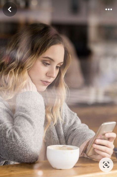 Cafe Shoot, Street Photography Model, Coffee Shop Photography, Shop Photography, Coffee Shop Aesthetic, Coffee Girl, Photography Posing Guide, Eye Photography, Stylish Photo Pose