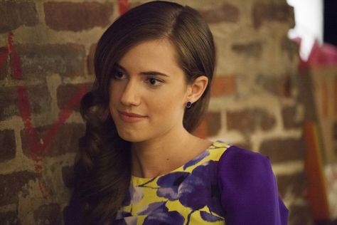 Beautiful essay about Marnie and "Pretty Girl Privilege" Side Curly Hairstyles, Girls Hbo, Allison Williams, Work In New York, Cute Short Haircuts, Hair Styles 2014, Christian Grey, Short Blonde Hair, Girls Characters