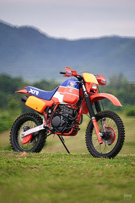 Honda XR600R restomod by Ek Chalermphol of Dirtshop Thailand. 90s Honda, Adventure Bike Motorcycles, Honda Dominator, Soichiro Honda, Enduro Motocross, Motorcross Bike, Off Road Bikes, Dual Sport Motorcycle, Enduro Motorcycle