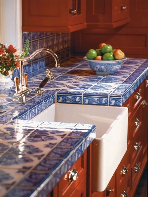 Blue And White Tiles, Tile Countertops Kitchen, Kitchen Dollhouse, Kitchen Remodel Countertops, Outdoor Kitchen Countertops, Kitchen Countertop Materials, Cottage Shabby Chic, Mexican Kitchens, Tile Countertops