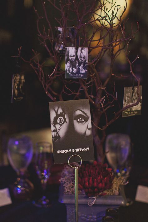 Horror Theme Quince, Ghostface Wedding, Horror Movie Themed Wedding, Haunted Wedding Theme, Horror Centerpieces, Horror Wedding Ideas, Horror Theme Wedding, Slasher Wedding, Horror Wedding Theme