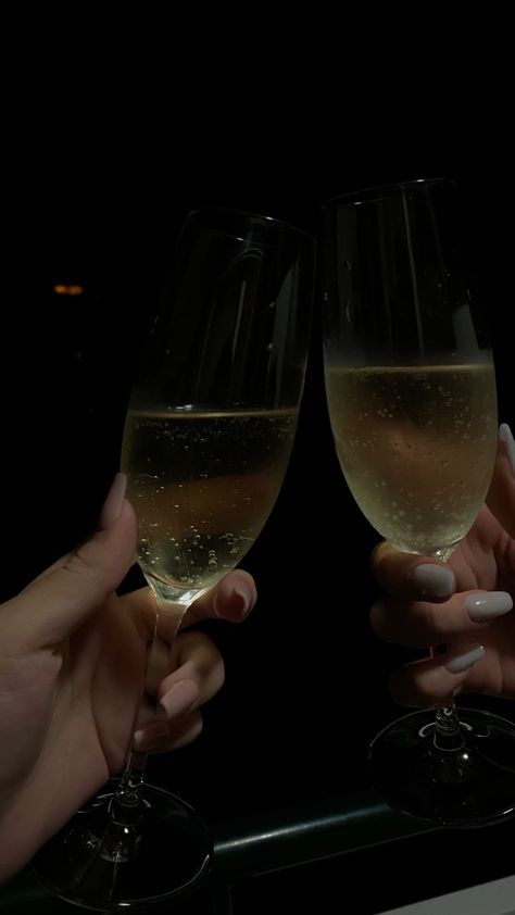 #champagne #aesthetic #drinks #elite Champagne Vibes Aesthetic, Shampain Drink Aesthetic, Drinking Champagne Aesthetic, Champagne Asethic, Glass Of Champagne Aesthetic, Champagne Cheers Aesthetic, Champagne Glass Aesthetic, Champaign Aesthetic, Drinks Cheers Aesthetic