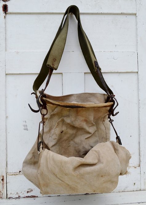 A beautifully aged, worn patina on a canvas and leather bag- Vintage apple or orchard picking bag from Etsy Country Store Ideas, Garden Sewing, Apple Basket, Apple Baskets, Garden Bags, Garden Bugs, Garden Basket, Fruit Picking, Basket Vintage