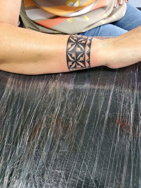 Hawaiian Wrist Tattoos For Women, Hawaiian Arm Tattoos For Women, Womens Polynesian Tattoo Sleeve, Women Polynesian Tattoo Arm, Hawaiian Girl Tattoos, Women’s Polynesian Tattoo, Cosmos Tattoo, Armband Tattoo, Hawaiian Tattoo