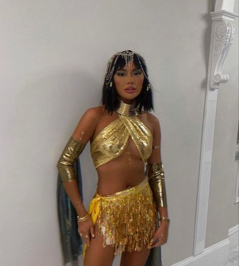 #halloween #halloweencostume #costumes #costumesforwomen #costumedesign #fairy #fairycoreoutfits Chic Halloween Costume, Halloween Rave Outfits, Goddess Halloween, Cleopatra Halloween, Halloween Rave, Kostuum Halloween, Hot Halloween Outfits, Pretty Halloween Costumes, Couples Halloween Outfits