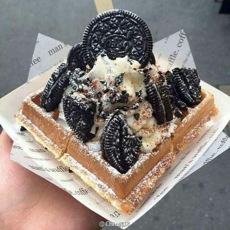 Oreo Waffles, Cakes Pictures, Cheesecake Bites Recipe, Chocolate Decoration, Decorating Wedding, Food Babe, Chocolate Cakes, Easy Baking Recipes Desserts, Food Drinks Dessert