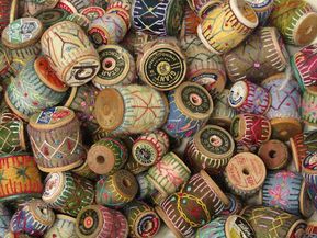 Wooden Spool Crafts, Spool Crafts, Repurposed Art, Wood Spool, Wooden Spools, Wool Projects, Thread Spools, Wool Applique, Measuring Tape