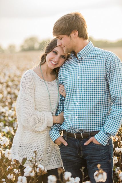 Cotton Field Couple Photoshoot, Cotton Pictures Couple, Engagement Photos In Cotton Field, Cotton Pictures Family, Couple Cotton Field Pictures, Cotton Family Pictures, Family Cotton Field Pictures, Cotton Field Engagement Pictures, Cotton Field Family Pictures