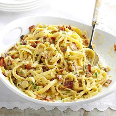 Fettucini Carbonara, Cheesecake Factory Pasta, Fettuccine Carbonara, Louisiana Chicken Pasta, Pasta A La Carbonara, Resep Pasta, Cheesecake Factory Recipes, Pastas Recipes, Chicken Fettuccine