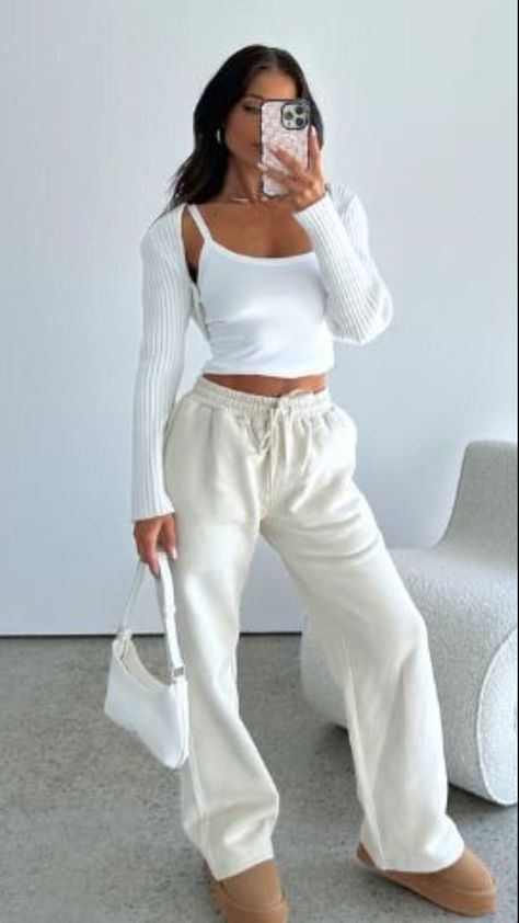 Cream Wide Leg Sweatpants Outfit, White Joggers Outfit Women, Outfits With Wide Leg Sweatpants, Straight Sweatpants Outfit, Straight Leg Joggers Outfit, Bodysuit And Sweatpants Outfit, Cream Sweatpants Outfit, Wide Leg Joggers Outfit, Straight Leg Sweatpants Outfit