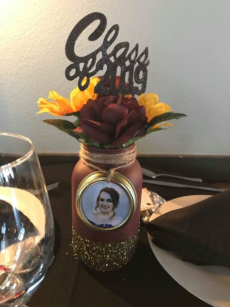 Graduation Centerpiece Mason Jar Ideas, Graduation Party Maroon And Gold, Graduation Mason Jar Centerpieces, Graduation Party Ideas Maroon, Maroon Graduation Party Decorations, Maroon And Gold Graduation Party Ideas, Graduation Centerpieces With Mason Jars, Mason Jar Centerpieces For Graduation, Grad Party Table Centerpieces