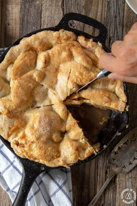 Skillet Apple Pie Trisha Yearwood, Desserts With Apple Pie Filling, Cast Iron Skillet Apple Pie, Iron Skillet Apple Pie, Skillet Pie, Cast Iron Skillet Recipes Dinner, Skillet Apple Pie, Cowboy Food, Apple Pie Crust