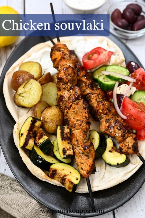 Chicken souvlaki Chicken Brochette, Mediterranean Diet Meals, Traditional Greek Recipes, Marinated Chicken Breast, Greek Chicken Souvlaki, Souvlaki Recipe, Greek Recipes Authentic, Greek Dinners, Chicken Skewer Recipe