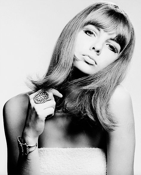 Dig the 60s Chrissie Shrimpton photographed by John d. Green for his book Birds of Britain, 1967 Chrissie Shrimpton, 60s Models, 60s Girl, Model Jeans, Jean Shrimpton, High Fashion Models, 60s Retro, The Girlfriends, Great Women