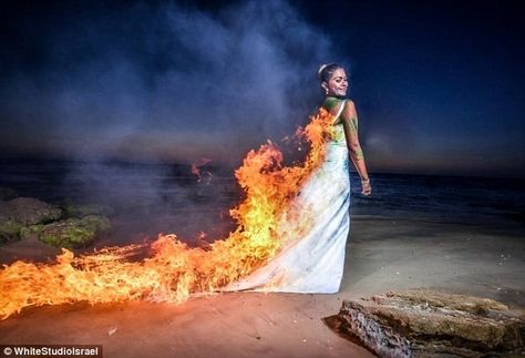 I don't think I have the skill to pull this off... but we could try to figure it out Set fire to your dress while wearing it | Community Post: 28 Ways To Trash Your Wedding Dress Divorce Celebration, Trash The Dress, Wedding Dresses Photos, Wedding Dress Trends, White Wedding Dresses, A Fire, On Fire, Wedding Trends, Wedding Pictures