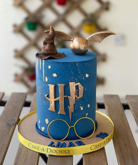 Tort Harry Potter, Bon Voyage Cake, Gateau Harry Potter, Cakes For Kids, Harry Potter Theme Birthday, Harry Potter Birthday Cake, Harry Potter Bday, Harry Potter Food, Festa Harry Potter