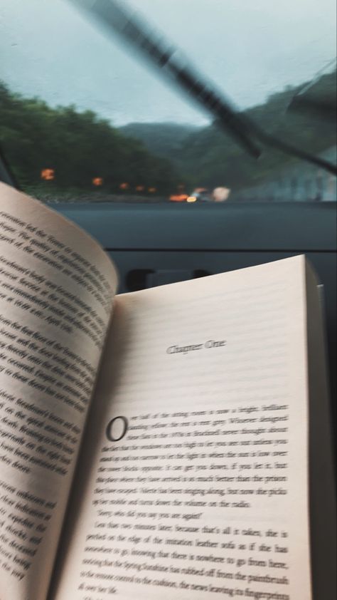 rainy day aesthetic book Reading On A Rainy Day Aesthetic, Rainy Reading, Rainy Day Reading, Rainy Day Aesthetic, Live Love Life, Random Picture, Art And Literature, Book Annotation, Cute Instagram Pictures