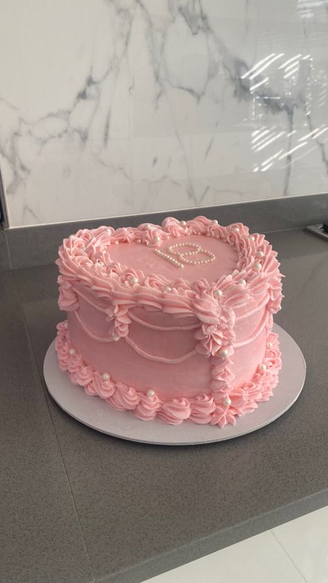 Pink Homemade Birthday Cake, 18birthday Cake Aesthetic, Light Pink Vintage Cake, Baby Pink Heart Cake, Pink 17th Birthday Cake, Cakes For 13th Birthday Girl, Sweet 16 Pink Cake, Layer Cake Anniversaire, 13 Bday Cake