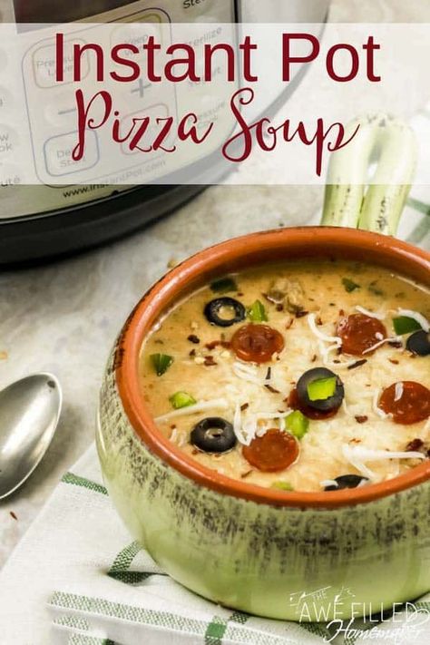 Do you love pizza like we do here? Looking for something that gives you the pizza taste without all the carbs? Instant Pot Pizza Soup is the BOMB!!! #pizza #instantpot #pressurecooker #soup #pizzasoup #lowcarb Instant Pot Pizza, Meal Prep Instant Pot, Instant Pot Soups, Instant Pot Tips, Pizza Soup, Instant Pot Meals, Instant Pot Soup, Hot Soup, Love Pizza