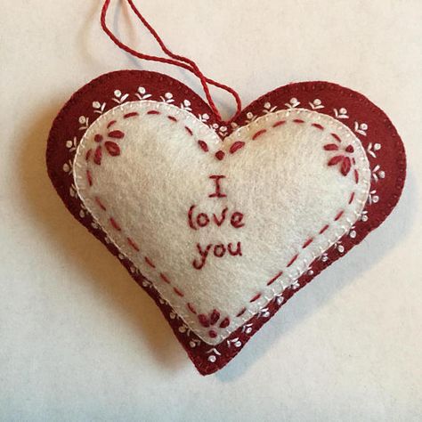 red felt heart decoration embroidered "I love you" Felt Ornament, Fabric Hearts, Felt Embroidery, Felt Heart, My Funny Valentine, Felt Patterns, Heart Crafts, Felt Decorations, Embroidered Heart