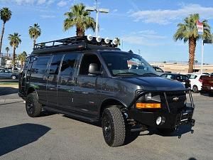 Chevy Express van with Aluminess bumpers, ladder and roof rack...Jessop Chevrolet/SMB forum Chevy Express Van, Lifted Van, Family Van, Grid Ideas, 4x4 Camper Van, Gmc Vans, Unique Vehicles, Ford E250, Astro Van