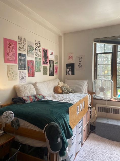 dorm room Dorm Wall Lights, Csu Dorm Room Ideas, Dorm Bed Set Up, College Dorm Room Inspo Boho, Northern Michigan University Dorm, Cute Dorm Bedding, Colorado Room Aesthetic, Raised Dorm Bed, Dorm Inspo 2023